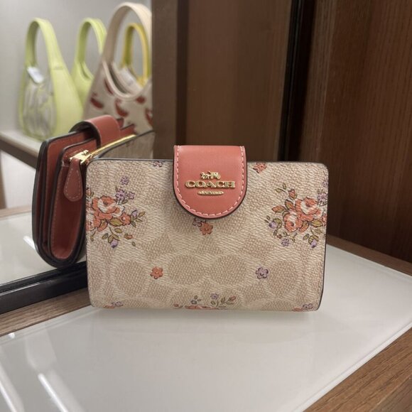 coach dandelion backpack Court With Floral Print The top handle and luggage sleeve add extra convenience. Coach Mini Court Backpack With